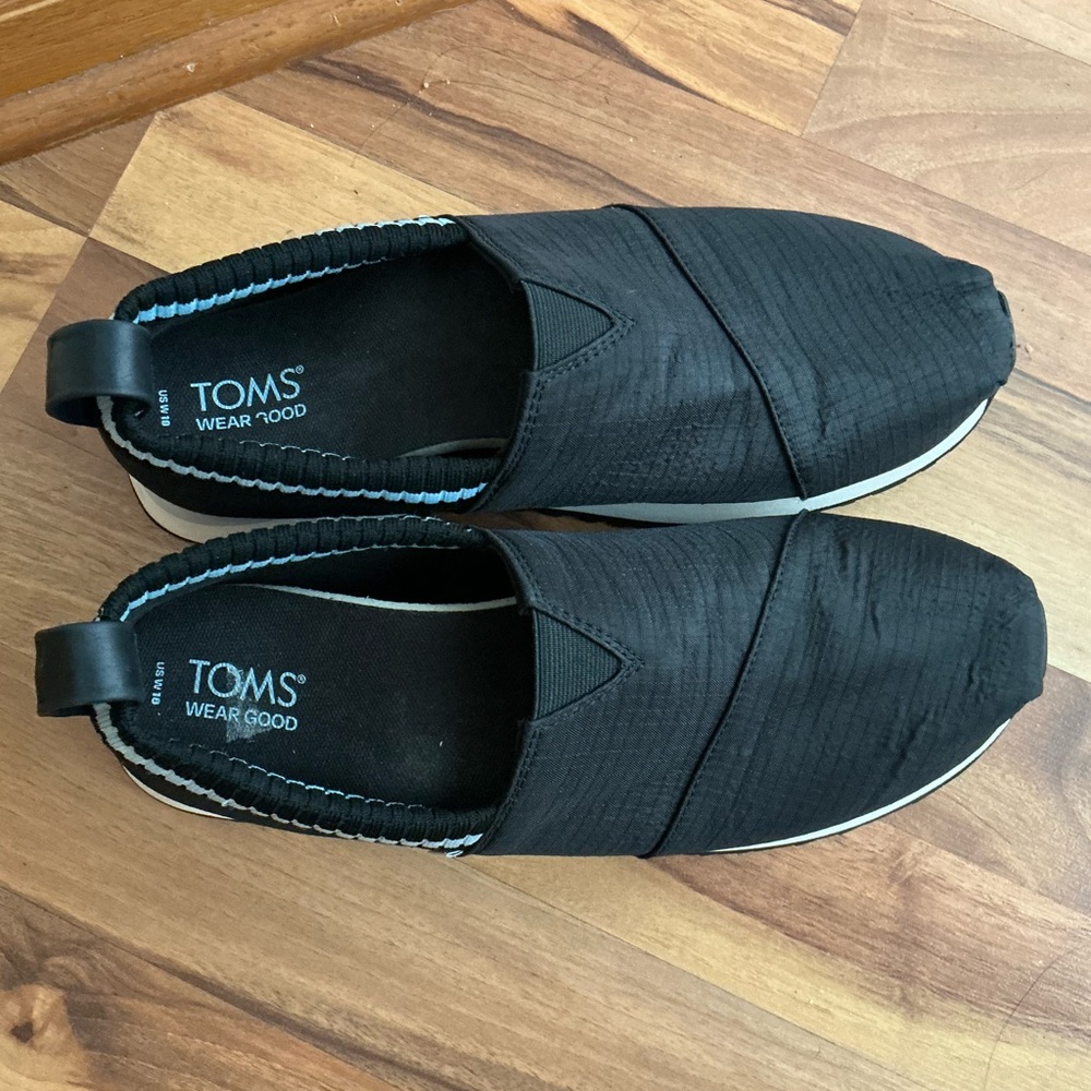 TOMS Women Black Casual Slip-Ons